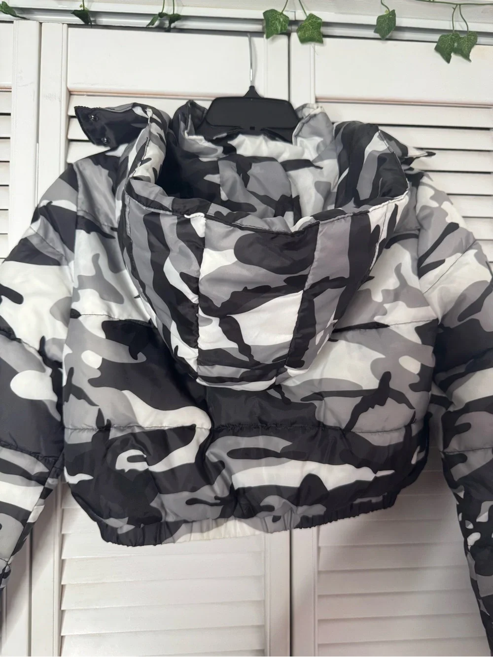 Black & Gray Camo Cropped Puffer Jacket